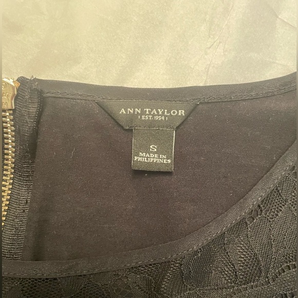 Ann Taylor Lace sleeved Luxury blouse in Black Stretch Soft Size S zipper - Picture 3 of 7